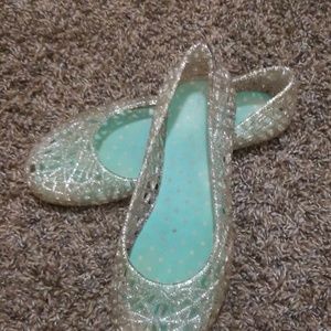 Size 3 in kids jelly flats